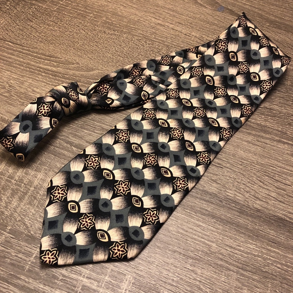 Old School Geometric Tie